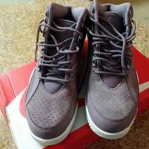 Men's size 8 Nike AirMax SC Trainer purple